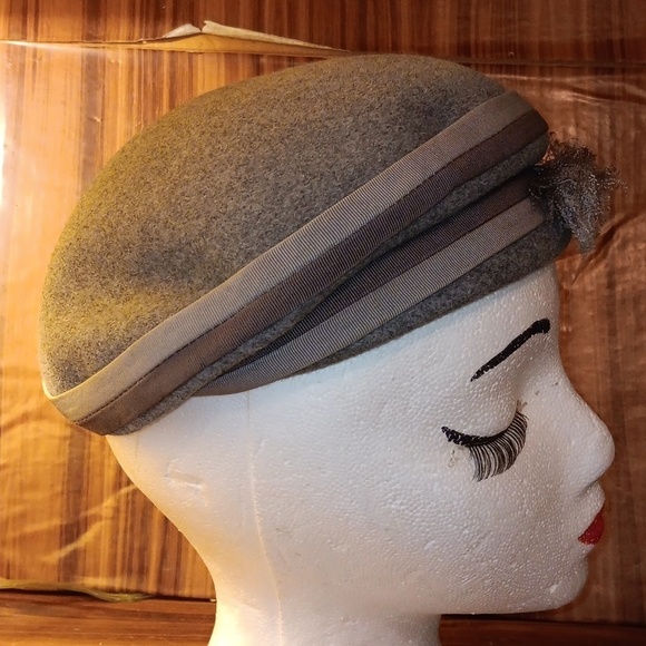 Vintage 1950s ladies gray felt hat - Picture 2 of 5